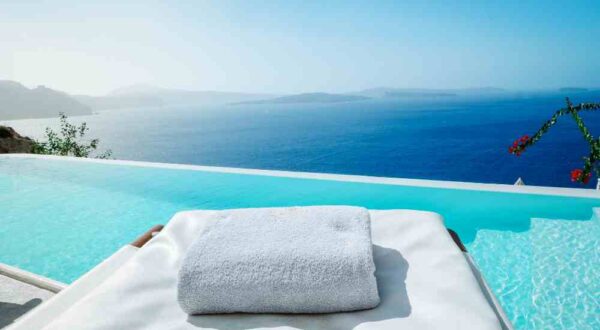 hotels with infinity pools santorini