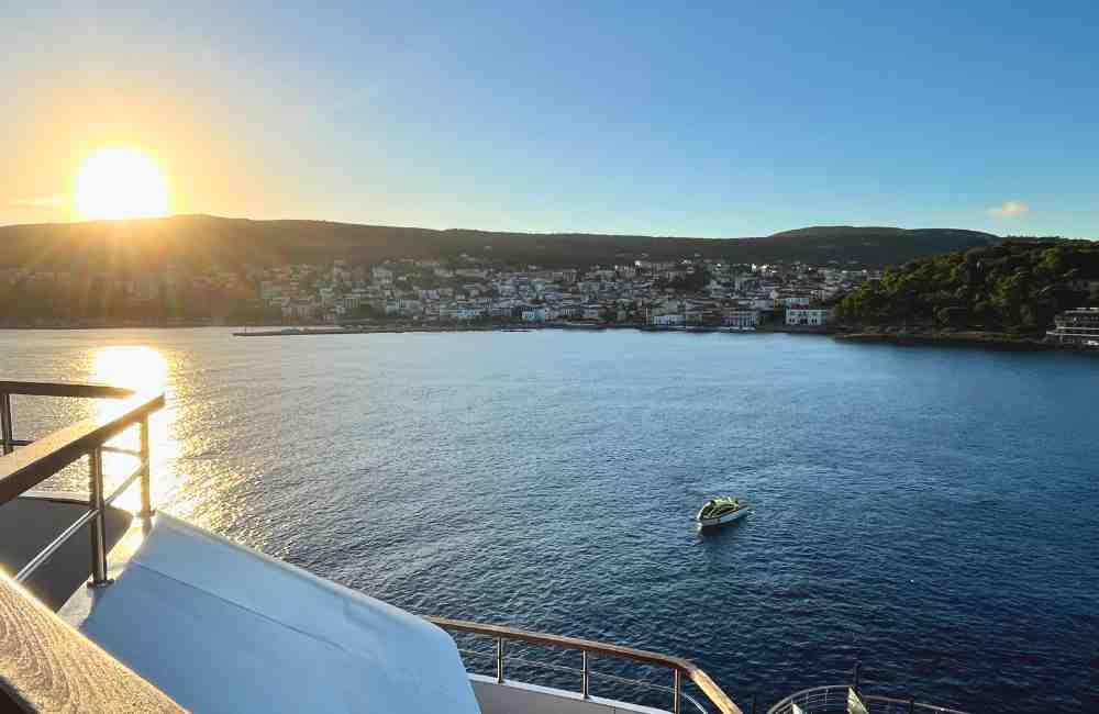 FROM ATHENS TO PYLOS